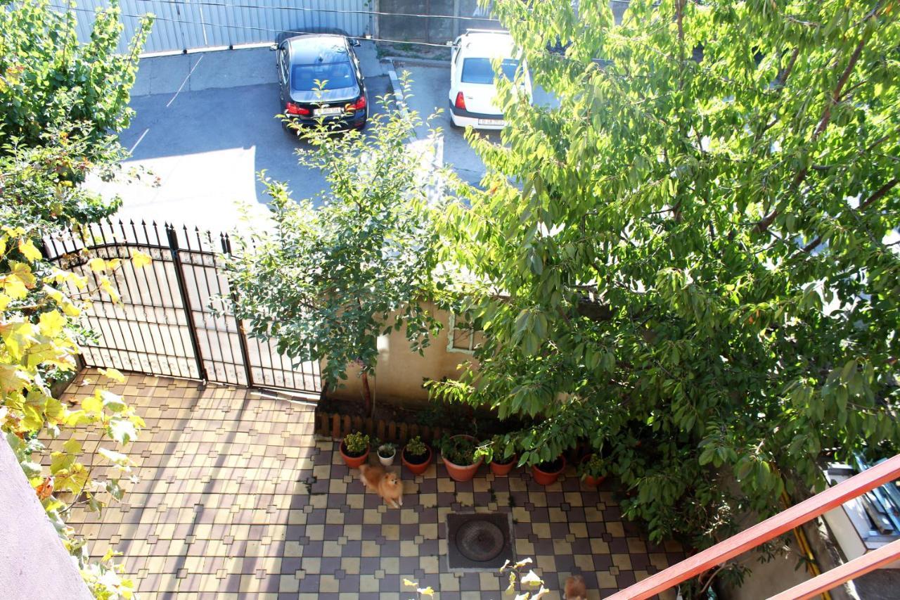 Collosal Apartment With Garden Bucareste Exterior foto