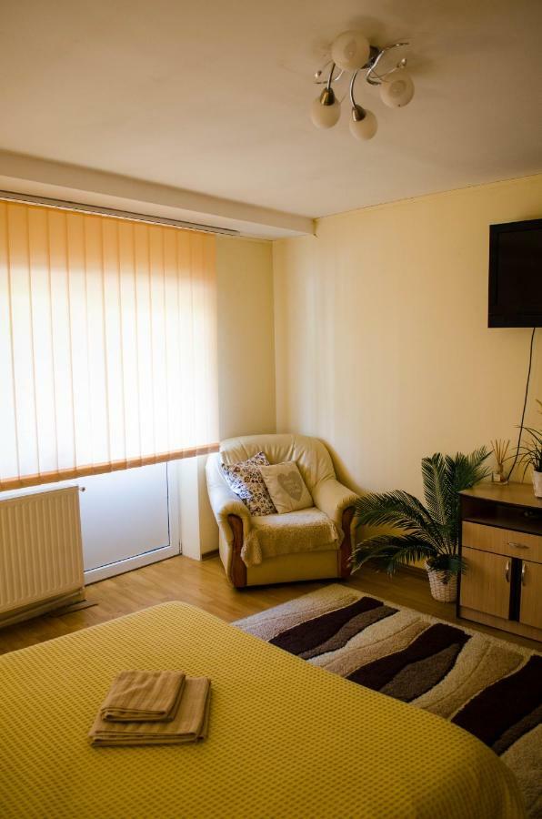 Collosal Apartment With Garden Bucareste Exterior foto