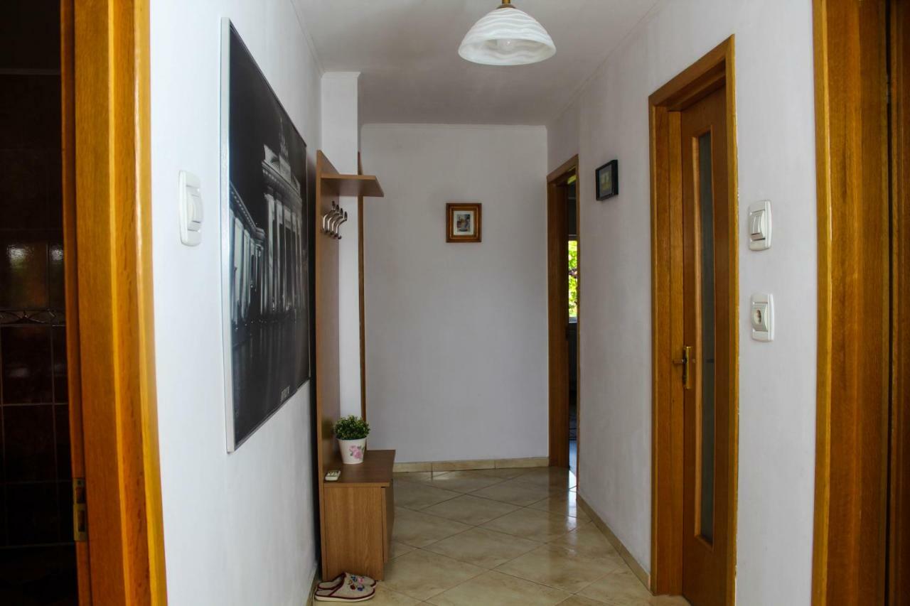 Collosal Apartment With Garden Bucareste Exterior foto